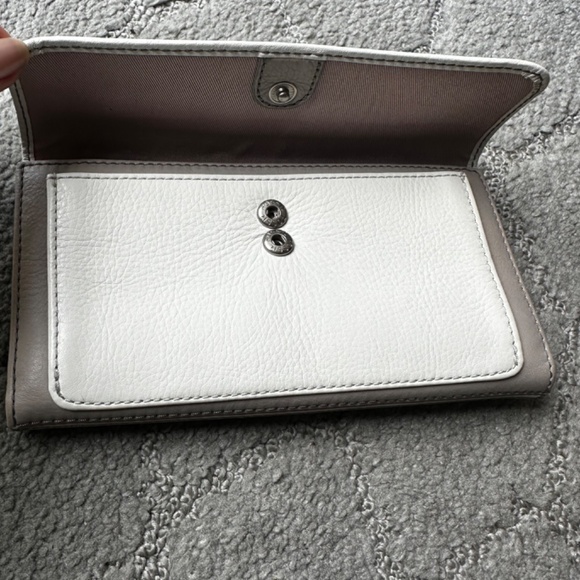 Nice Fossil Bifold Wallet for Women's - Picture 9 of 15